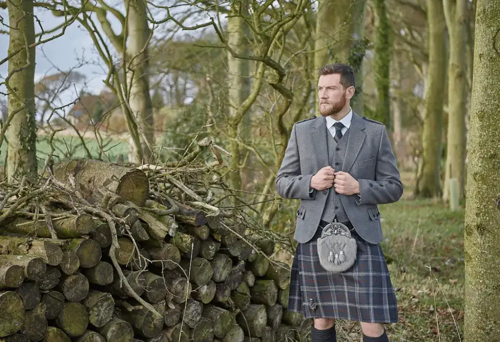 what accessories are needed with kilt